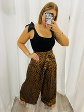 Load image into Gallery viewer, Black Zebra Wide Leg Pant
